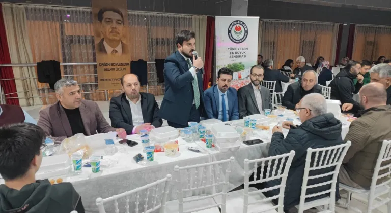 Adilcevaz'da öğretmenler iftarda bir araya geldi