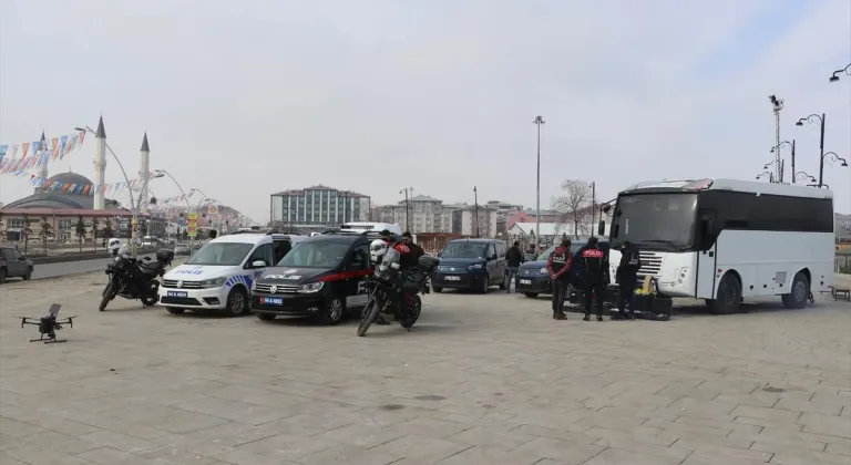 Ağrı İl Emniyet Müdürlüğü envanterine kattığı araçları tanıttı