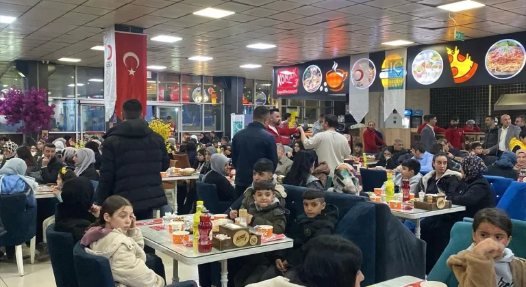 Ağrı'da yetim çocuklar ve aileleri iftarda bir araya geldi