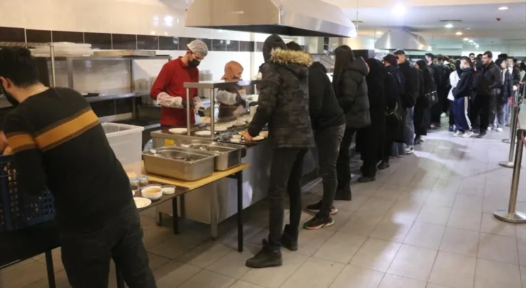 Ağrı'daki üniversite öğrencilerine ücretsiz iftar veriliyor