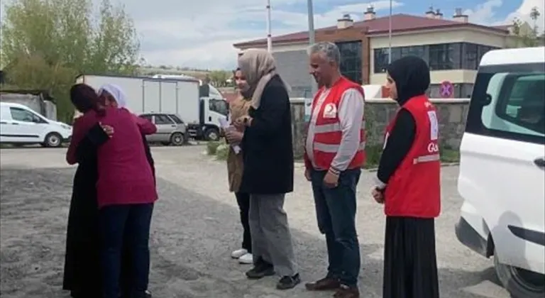 Ağrılı anne ile engelli kızı 4 yıl sonra Kızılay'ın girişimiyle buluştu