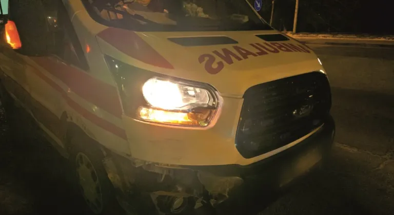 Ahlat'ta ambulansa çarptıktan sonra kaçan aracın sürücüsü yakalandı