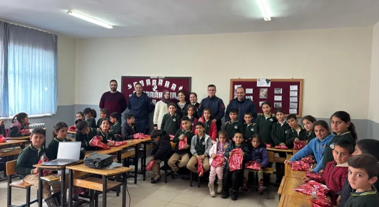 Ahlat'ta öğrenciler suda boğulmalara karşı bilgilendirdi