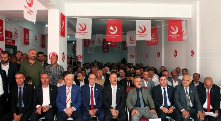 Ahlat'ta Yeniden Refah Partisi'nin yeni hizmet binası açıldı