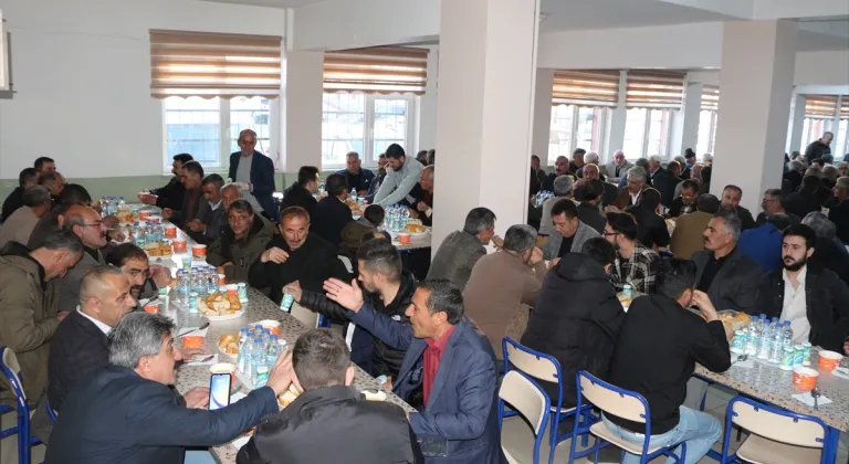 AK Parti Bingöl milletvekilleri Berdibek ve Korkutata iftarda vatandaşlarla bir araya geldi