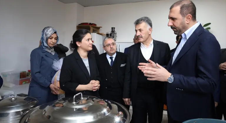 AK Parti Bitlis Milletvekili Bedirhanoğlu, Güroymak'ta ziyaretlerde bulundu