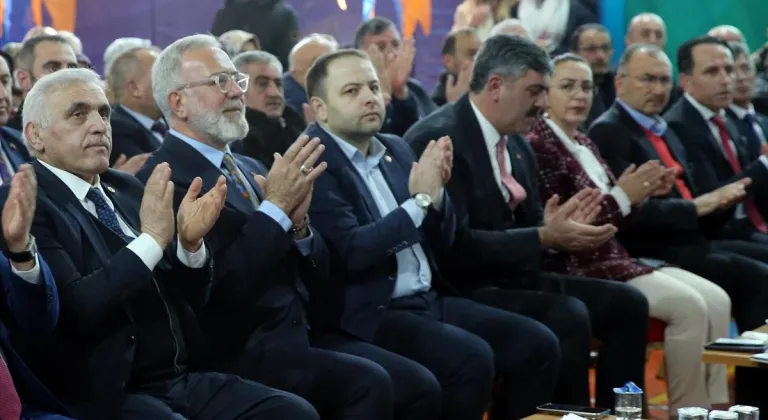 AK Parti'li Yenişehirlioğlu, partisinin "Ardahan Aday Tanıtım Toplantısı"nda konuştu