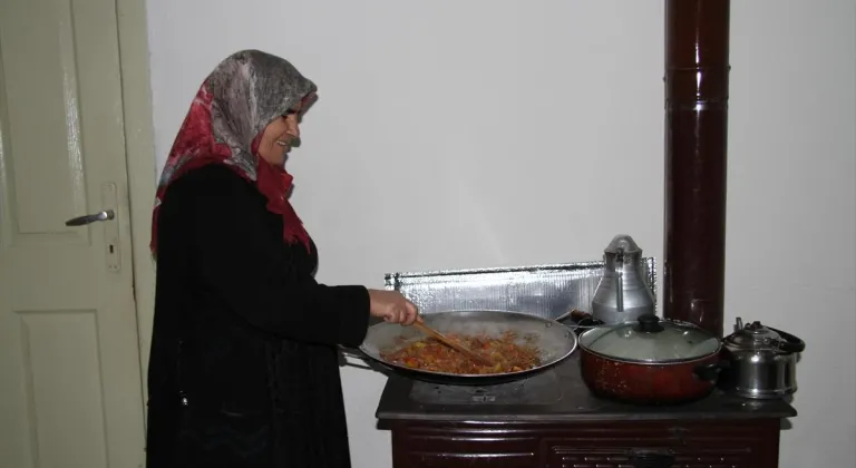 Akşam ezanının en erken okunduğu yerlerden Şemdinli'de ilk iftar yapıldı