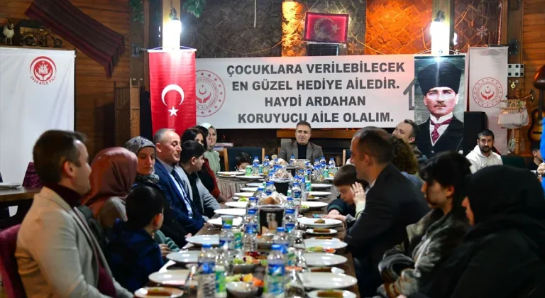 Ardahan Valisi Hayrettin Çiçek, koruyucu ailelerle iftarda buluştu