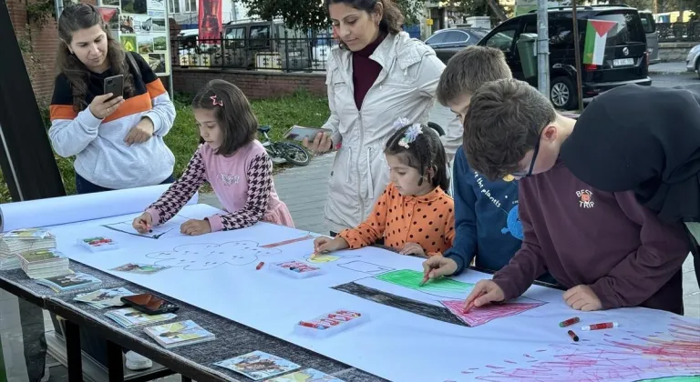 Ardahan ve Erzincan'da çocuklar hayallerindeki Filistin'i hem yazdı hem çizdi