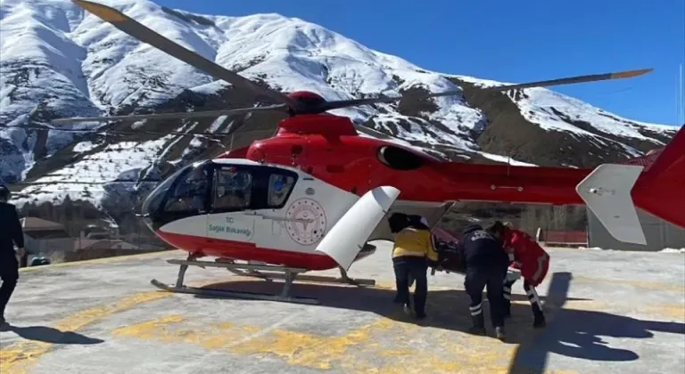 Bahçesaray'da travma tehlikesi olan hasta ambulans helikopterle hastaneye sevk edildi