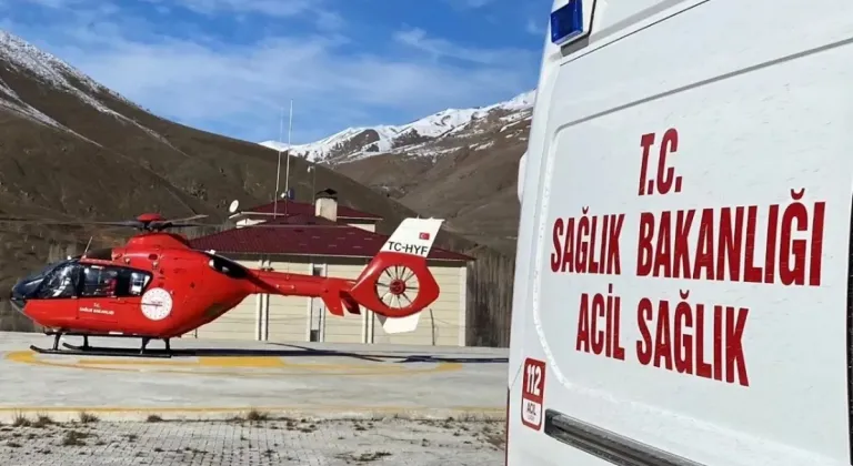 Bahçesaray'da rahatsızlanan hamile kadın ambulans helikopterle hastaneye kaldırıldı