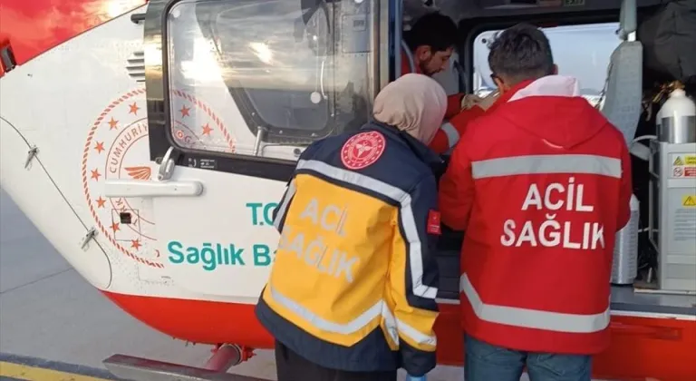 Bahçesaray'da rahatsızlanan kişi ambulans helikopterle Van'a nakledildi