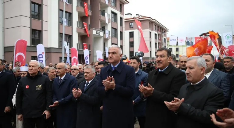 Bakan Ersoy, Malatya'da deprem konutlarının kura töreninde konuştu