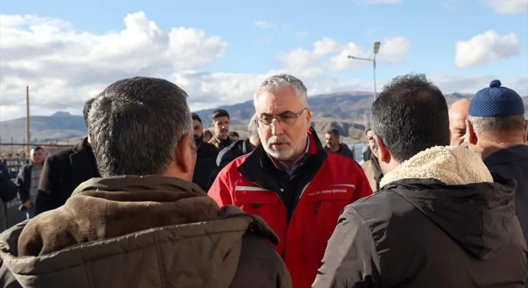 Bakan Işıkhan, Erzincan'da maden ocağında toprak altında kalanların ailelerini ziyaret etti