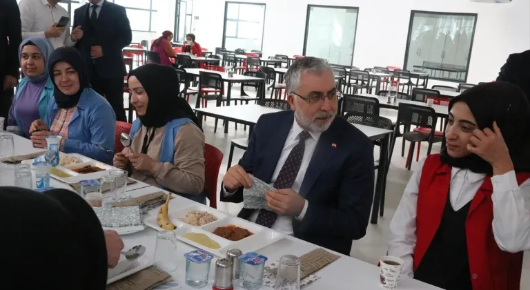 Bakan Işıkhan, Malatya'da tekstil fabrikasını ziyaret etti