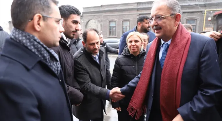 Bakan Mehmet Özhaseki, Kars'ta seçim koordinasyon merkezini ziyaret etti