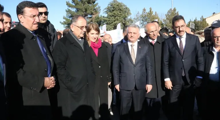 Çevre, Şehircilik ve İklim Değişikliği Bakanı Özhaseki, Malatya'da partililerle bir araya geldi