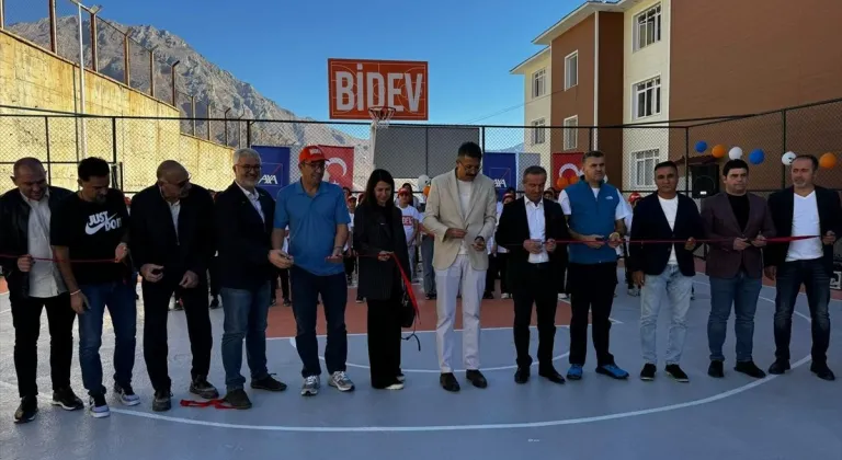 BİDEV'in katkılarıyla Hakkari'de yapılan basketbol sahası açıldı