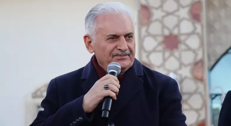 Binali Yıldırım, Erzincan’da hemşehrileriyle iftarda bir araya geldi