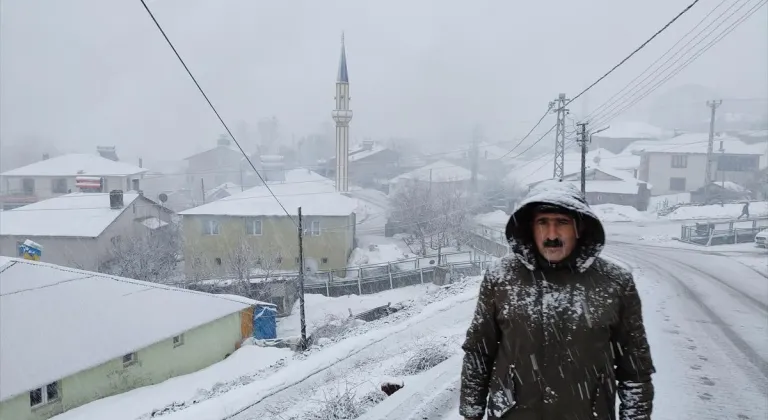 Bingöl Karlıova'da yoğun kar etkili oldu