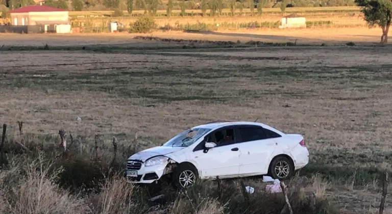 Bingöl'de devrilen otomobildeki 3 kişi yaralandı