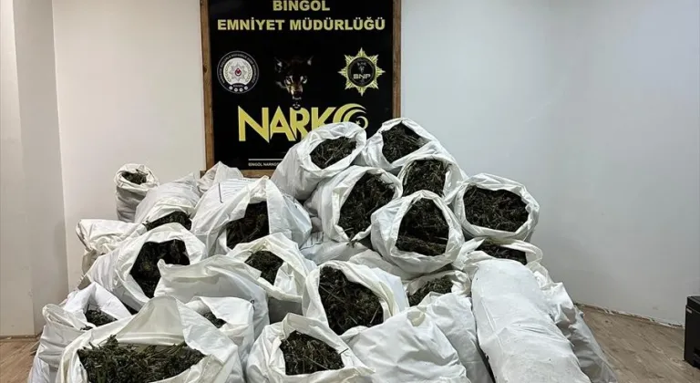 Bingöl'de iki araçta 542 kilogram esrar ele geçirildi