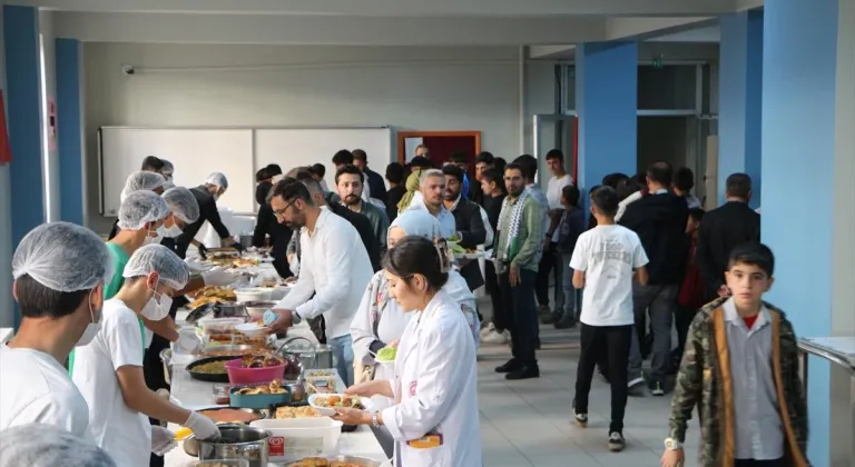 Bingöl'de öğretmen ve öğrencilerden Filistin yararına kermes