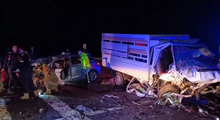 Bingöl'de otomobil ile kamyonetin çarpıştığı kazada ölü sayısı 4'e yükseldi