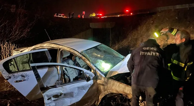 Bingöl'de şarampole devrilen otomobildeki 2 kişi yaralandı