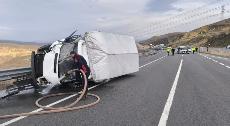 Bingöl'de trafik kazasında 4'ü jandarma personeli 5 kişi yaralandı