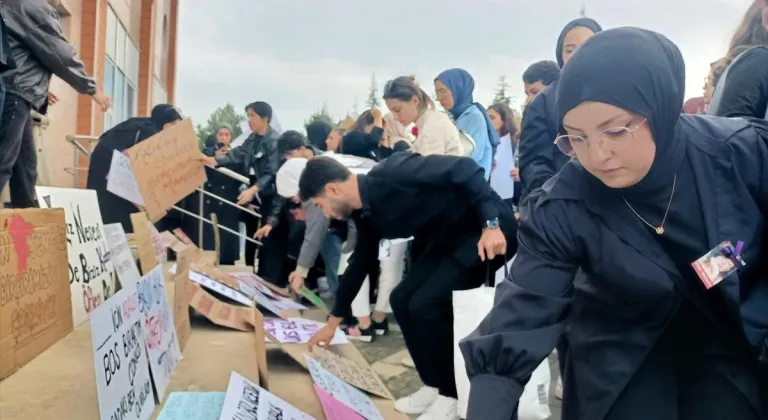 Bingöl'de üniversite öğrencileri kadına yönelik şiddeti protesto etti