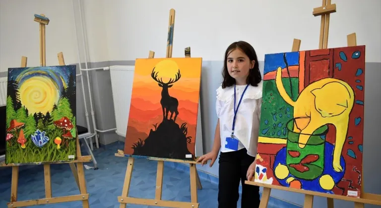 Bitlis Ahmet Eren Bilim ve Sanat Merkezi'nde yıl sonu sergisi düzenlendi