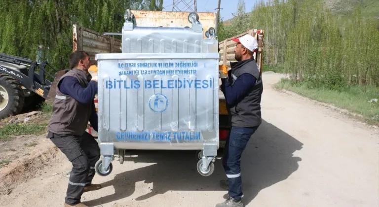 Bitlis'te çöp konteynerleri yenilenmeye başlandı