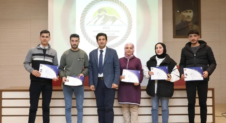 Bitlis'te havacılık eğitimlerine katılan üniversite öğrencilerine sertifika verildi