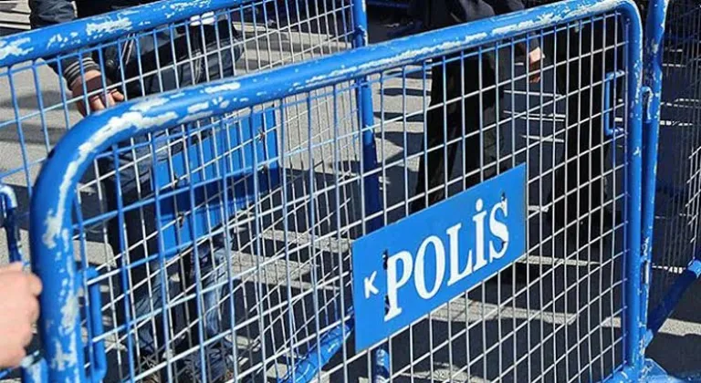 Bitlis'te izinsiz yürüyüş yapmak isteyen gruba polis müdahale etti