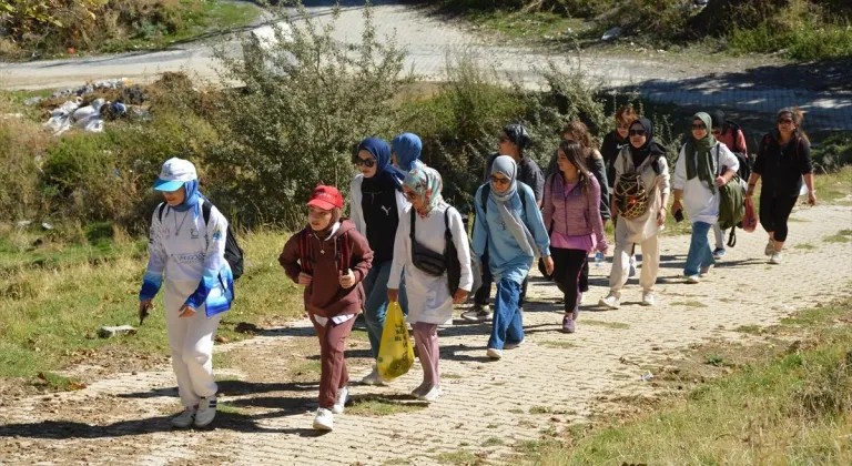 Bitlis'te kadınlar sağlıklı yaşama dikkati çekmek için yürüyüş yaptı