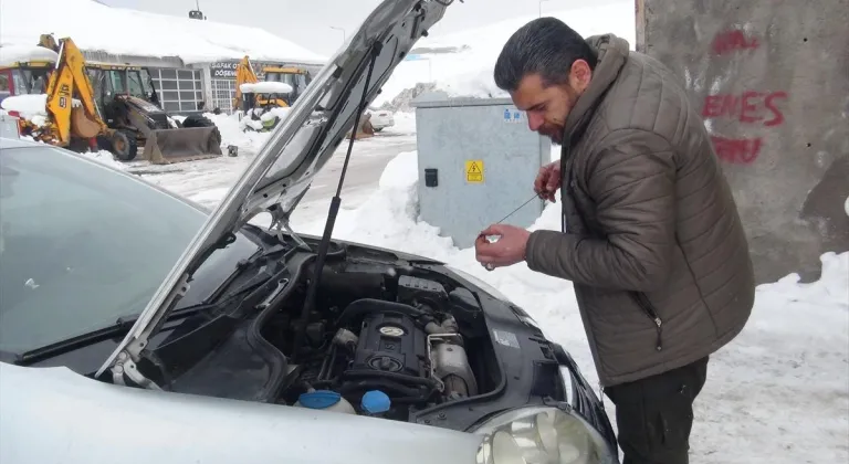 Bitlis'te kar ve soğuk hava esnafı olumsuz etkiliyor