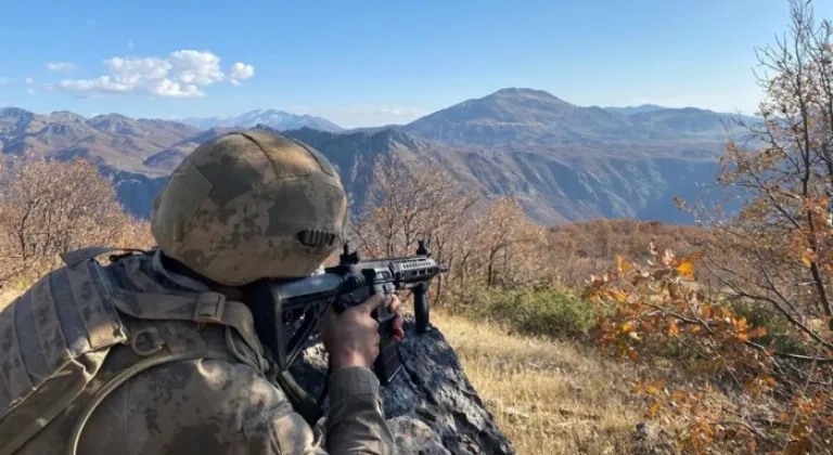 Bitlis'te teröristlerin kullandığı mağarada mühimmat ve yaşam malzemeleri ele geçirildi