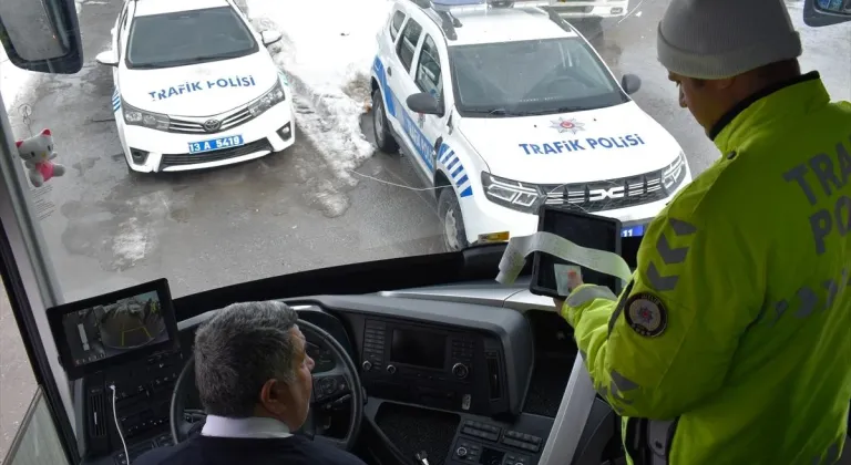 Bitlis'te trafik ekipleri yolcu otobüslerinde denetim yaptı