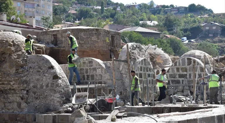 Bitlis'teki tarihi han, hamam ve caminin restorasyonu sürüyor