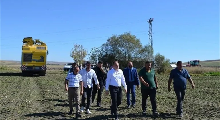 Bulanık Kaymakam Koşansu, Şeker Pancarı hasadı yapan çiftçileri ziyaret etti