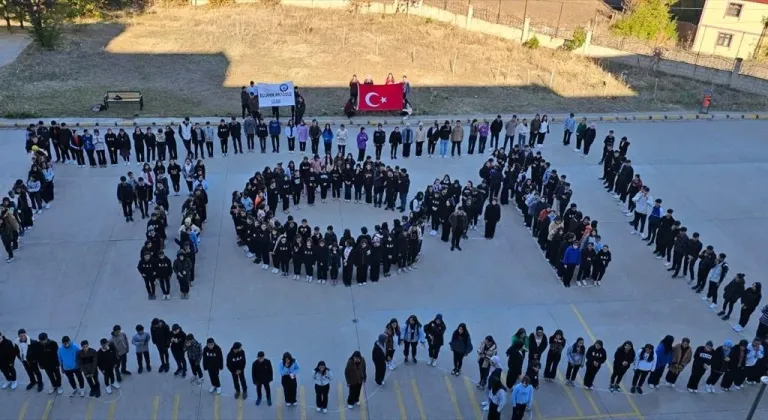 Bulanık'ta öğrenciler Cumhuriyet'in 101'inci yılına özel koreografi hazırladı