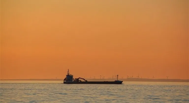 Çanakkale Boğazı’nda arızalanan tanker, Bozcaada Demir Sahası’na demirletildi