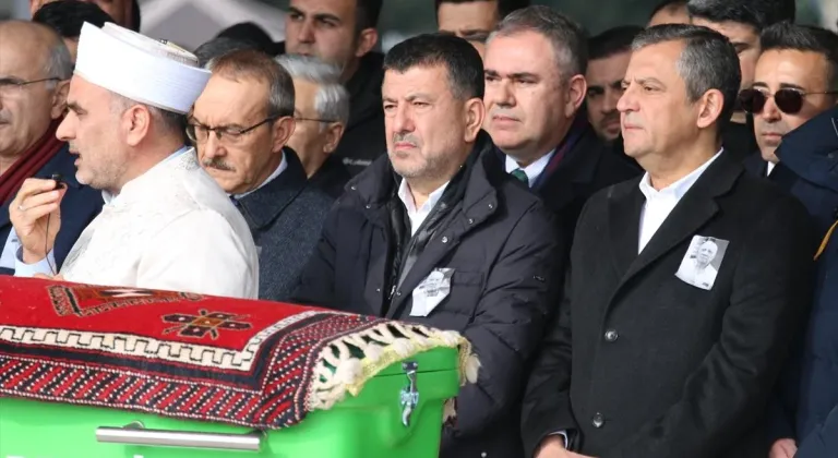 CHP Genel Başkanı Özel, Malatya Milletvekili Ağbaba'nın babasının cenaze törenine katıldı