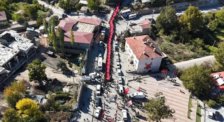 Çukurca'da "Bayrak Yürüyüşü" yapıldı