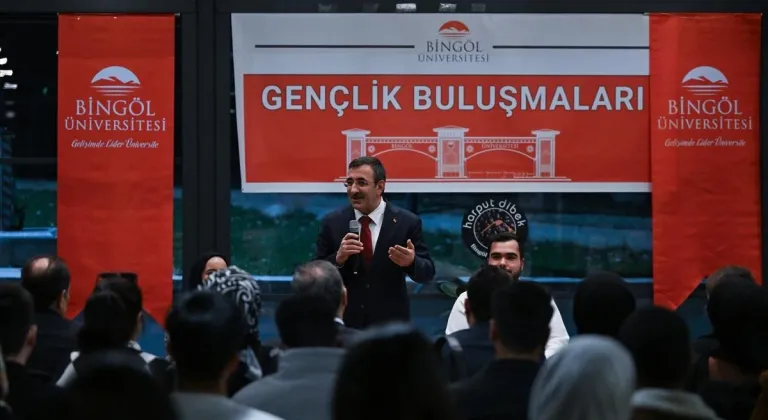 Cumhurbaşkanı Yardımcısı Yılmaz, Bingöl'de gençlerle buluştu: