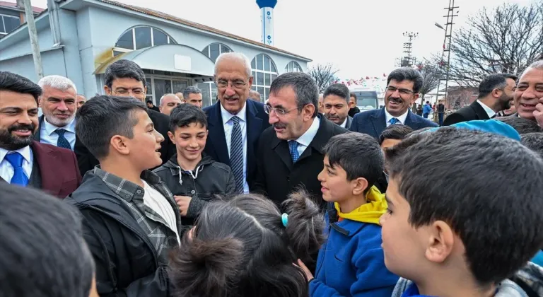 Cumhurbaşkanı Yardımcısı Yılmaz, Bingöl'de "Hemşehri Buluşmaları" programında konuştu