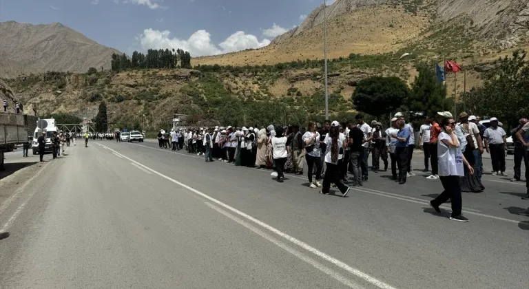 DEM Parti'nin Van'dan başlattığı yürüyüş Hakkari'de sona erdi