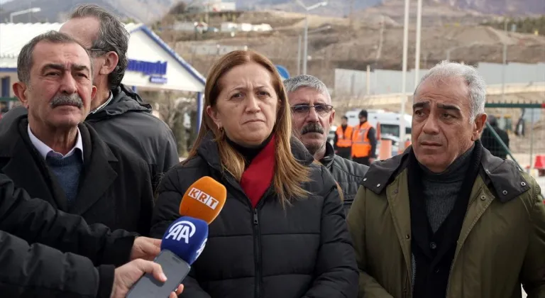 DİSK heyetinden Erzincan'da toprak kayması yaşanan maden sahasına ziyaret